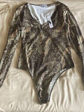 Steve Madden “Deep End” Snakeskin Print Bodysuit – Size Medium 🐍✨